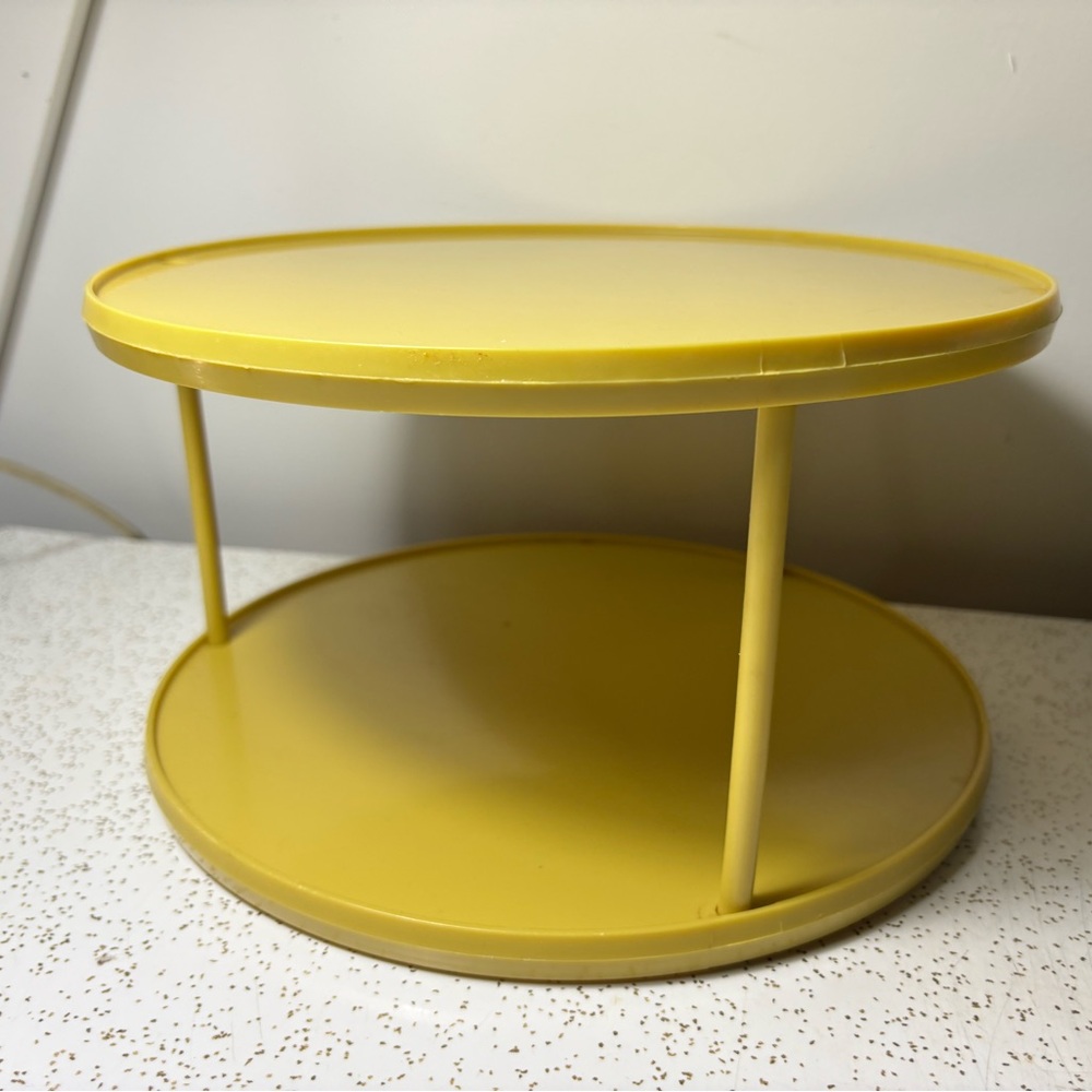 Vintage 70s Rubbermaid Lazy Susan/ carousel